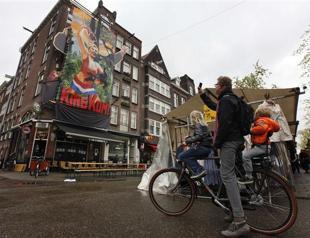 Amsterdam turns orange ahead of royal ceremony