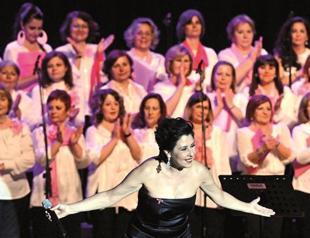 Turkish singer Nilüfer draws attention to cancer with a concert