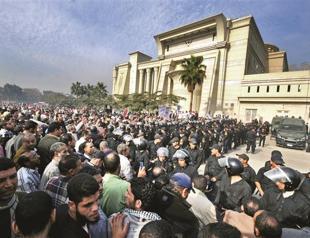 Egypt court rules Senate, constitution panel invalid