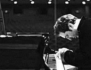 Fazıl Say plays at İzmir’s open theater