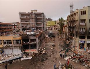 Explosives seized at Syria border