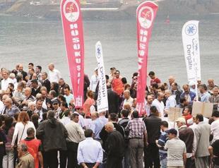 Alevis stage protest against bridge name