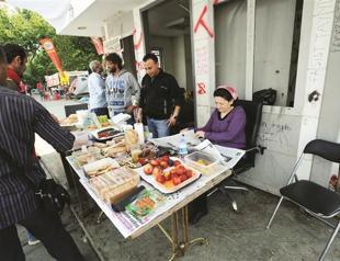 Thousands order food to support Gezi Park protesters