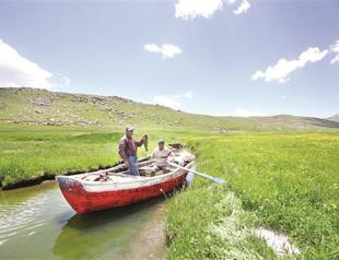 Highest altitude lake in Turkey offers amazing tourist attractions