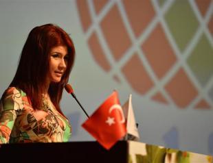 Anna Chapman puts her glamour at the service of science at Eskişehir university