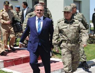 Top general visits troops, bases at Iraq, Iran border