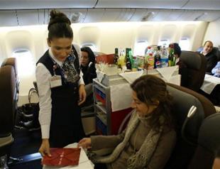 Turkish minister likens lipstick red to national flags color