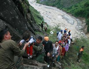 India monsoon floods leave 138 dead