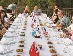 Aydın Doğan dines with cartoon judges in Bodrum