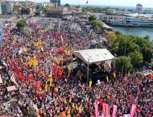 Demonstration marking 1993 Sivas massacre joins hands with Gezi Park