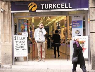 Turkcell meeting not held amid shareholder dispute, shares fall
