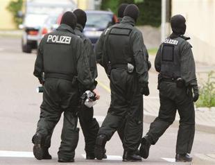 Berlin, Paris target ‘Islamists’ in raids