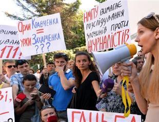 Ukrainian media protest after journalists beaten