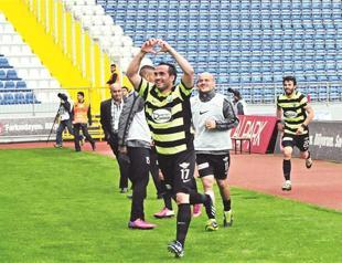 ‘Greek god’ Gekas saves Turkish team