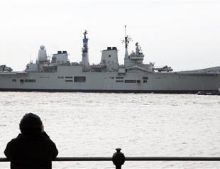 Former UK aircraft carrier towed to Turkey for scrap