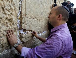 Guard kills man at Jerusalems Western Wall, mistaking him for Palestinian militant