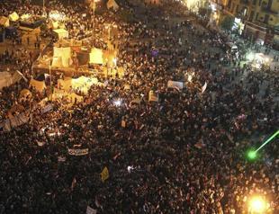 US issues travel warning to Egypt as Obama urges Morsi to be constructive