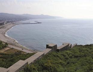 Sunken ships seen in ancient city of Tieion