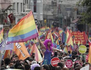 Taksim stages exuberant gay pride march joined by Gezi protesters