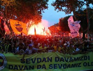 Fenerbahçe supporters march to protest UEFA ban