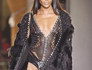 Naomi Campbell opens couture show