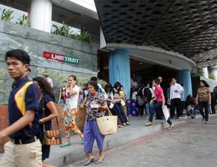 Dozens injured, child dead as quake hits Indonesias Aceh