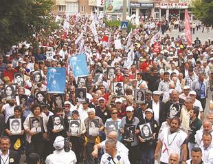 Thousands march in Sivas for massacre anniversary