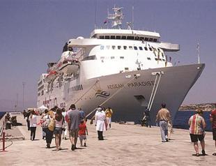 Turks flock to Greek islands, boosting local cruise sector