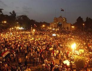 Egypt army plans for after Morsi as clashes leave seven dead