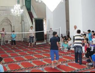 Badminton offered to kids to attend Quran courses in mosques