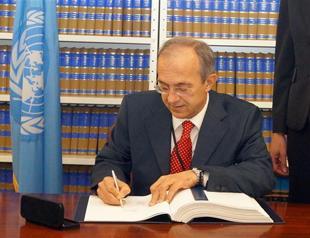 Turkey signs UN Arms Trade Treaty