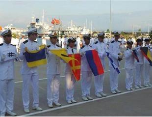 Students protest minister with nautical flags spelling out Gezi protest slogan