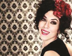 Ödül sings her songs of Funk Alaturka