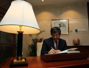 Turkish Foreign Minister Davutoğlu resumes hectic phone diplomacy on Egypt