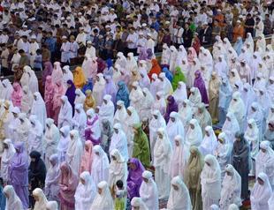 Asian Muslims begin Ramadan, hardliners target ‘sinful’ bars