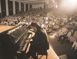 Choral masters sing on Çanakkale streets