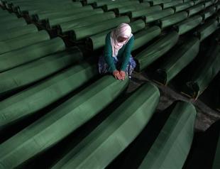 Thousands mourn Srebrenica victims in Sarajevo