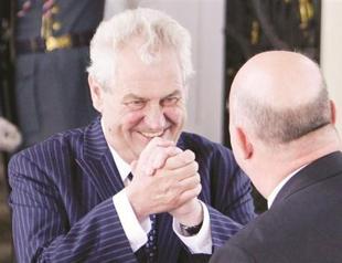 Czech president appoints new government