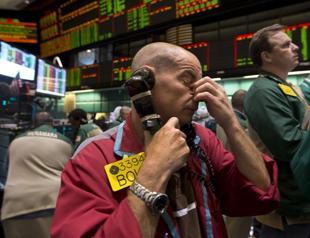 Oil above $101 on Egypt unrest, stockpiles fall