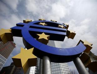 ECB holds interest rates steady as expected amid Fed tension