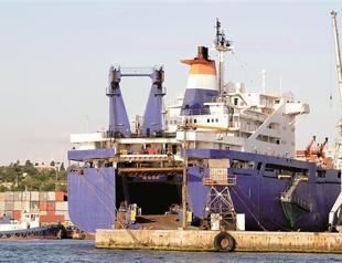 Turkish ships turn to Suez to circumvent Egypt route