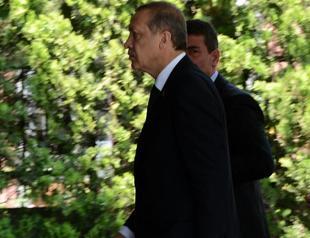 Turkish PM holds meeting on ‘economic fluctuations’ with ministers, AKP officials