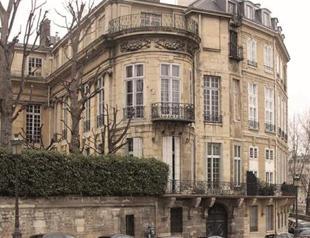 Fire at hôtel Lambert destroys ancient frescoes