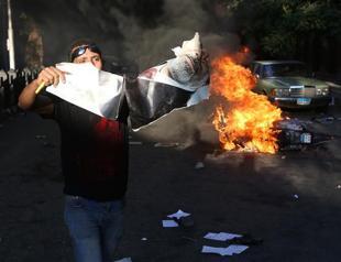 Pressure mounts for Morsi release as Egypt clashes kill 10