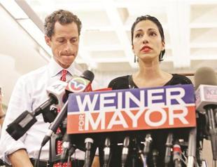Weiner to stay in NY mayor race despite new sex claims