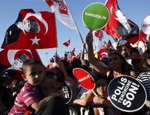 Crowds denounce police crackdowns in ‘Man Made of Tear Gas’ Festival on Istanbul’s Asian shore