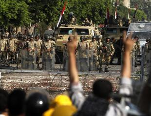 Iran says Egypt army intervention unacceptable