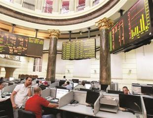 Egyptian pound strengthens, stock exchange plummets
