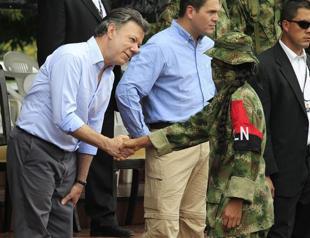 Colombia president meets surrendered ELN rebels
