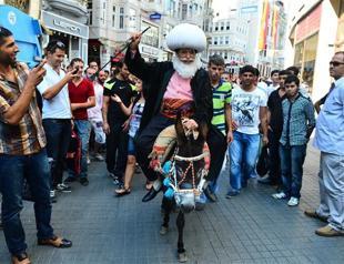 Veteran Turkish pop star launches album inspired by Nasreddin Hodja jokes